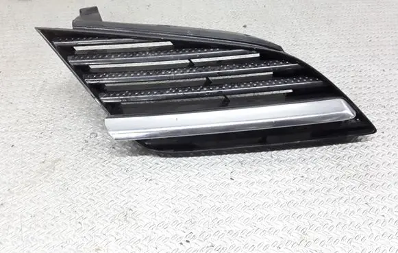 Nissan Primera Front bumper upper radiator grill