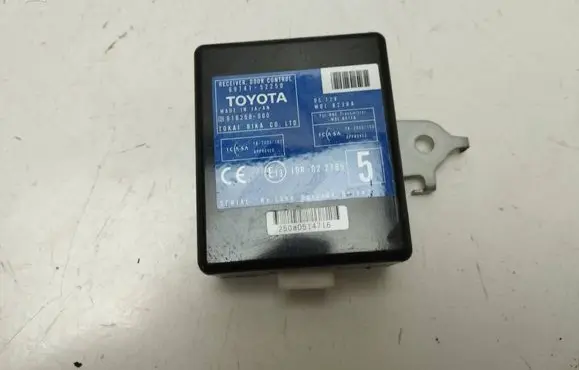 Toyota Yaris Other control units/modules 89741-52250 G81ZZ0801 000097819B0