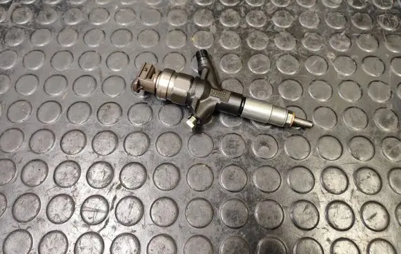 Subaru Outback Fuel injector 16613AA030