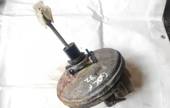 Volkswagen Golf III Brake booster