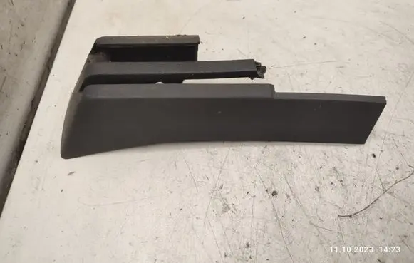 Volkswagen Touareg I Front passenger seat rail trim 7L0881478
