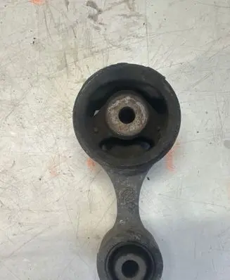Engine mount bracket