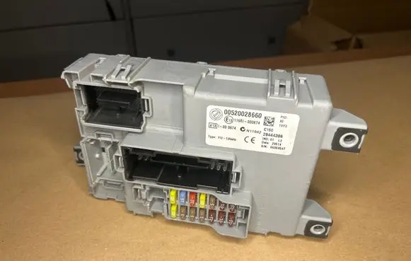 Opel Combo D Fuse module 116RI000674 00520028660 28444386