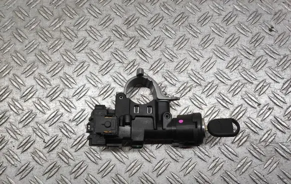 Ford Focus Ignition lock 3079C30136 8S4T15607AA D75200132C
