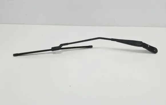 Volvo XC60 Front wiper blade arm 30753529