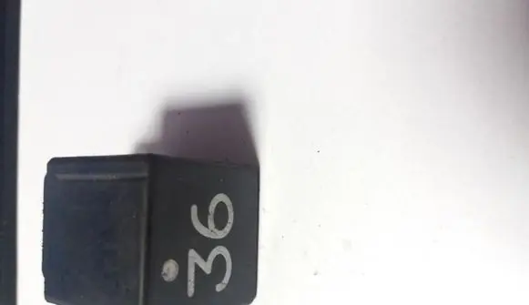 Volkswagen PASSAT B5 Other relay 3A0951307