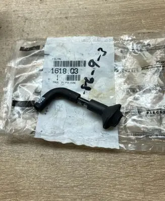 Peugeot 807 EGR valve line/pipe/hose 1618Q3