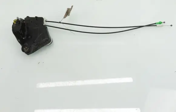 Toyota Yaris Front door lock 
