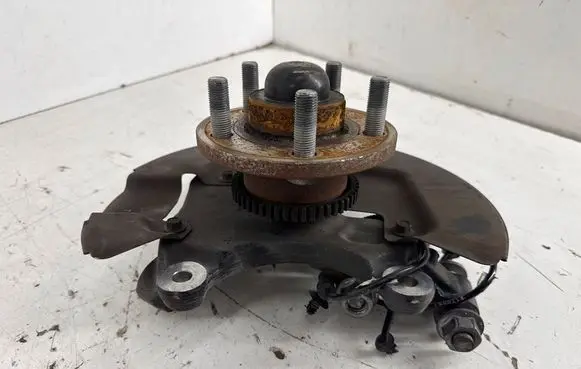 Ford Mustang VI Front wheel hub FR3C8108A