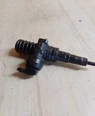 Volkswagen Sharan Fuel injector 038130073BA