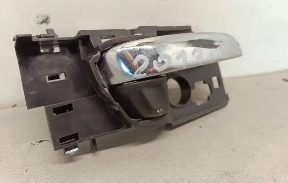 Honda HR-V Front door interior handle 