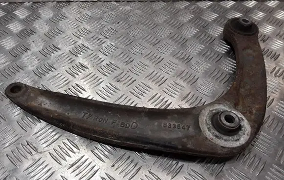 Peugeot 308 Front lower control arm/wishbone 833547