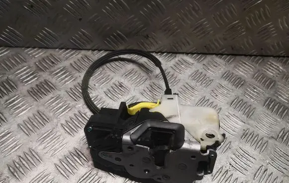 Opel Insignia A Coupe door lock (next to the handle) 13503149HK