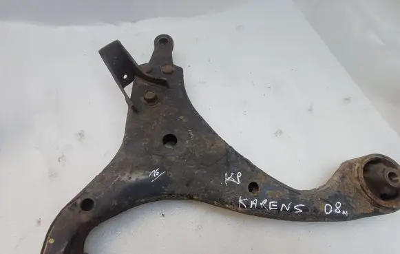 KIA Carens II Front lower control arm/wishbone