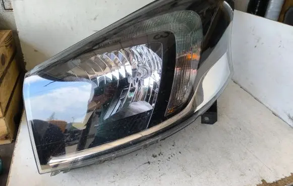 Opel Vivaro Headlight/headlamp L188702