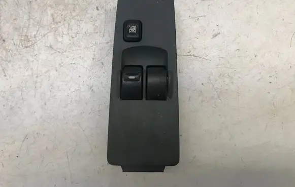 Mitsubishi Colt Electric window control switch MR587477 C8DD351M