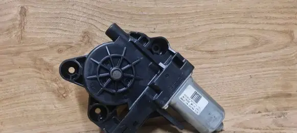 Volvo V70 Front door window regulator motor 970713101