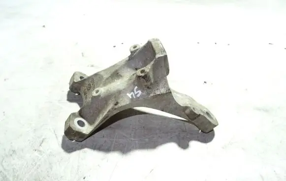 Audi A4 S4 B7 8E 8H Engine mounting bracket 8E0199308AN 4Z7199308B
