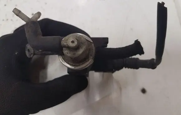 Volkswagen Golf IV Turbo solenoid valve 1J0906627 72290320