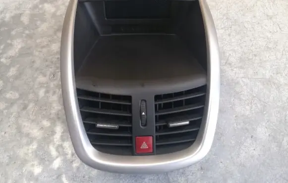 Peugeot 207 Dash center air vent grill 96724726ZD