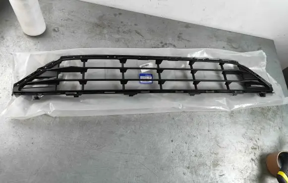 Volvo XC60 Front bumper lower grill 32296070 31425175