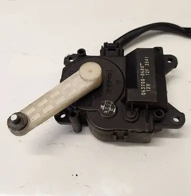 Toyota Avensis T250 Air flap motor/actuator 0637008680