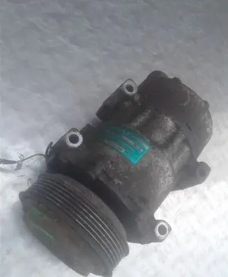 Renault Laguna I Air conditioning (A/C) compressor (pump) 7700111289