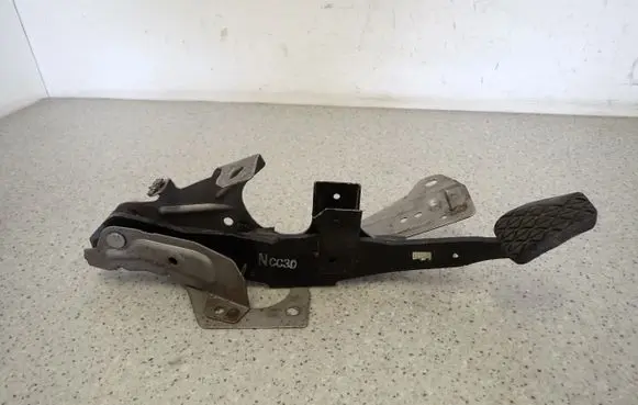 Mazda 5 Pedal assembly 