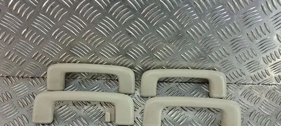 Mitsubishi Outlander A set of handles for the ceiling 