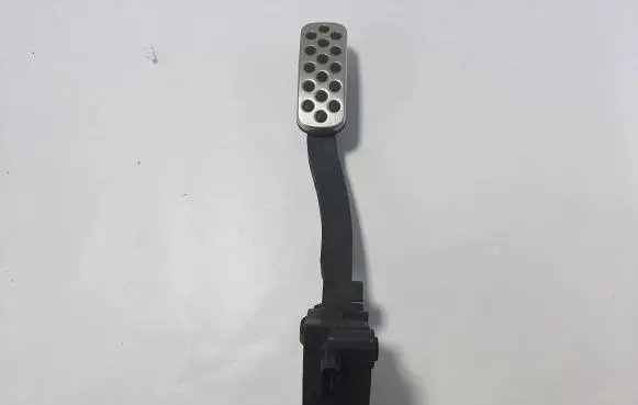 Opel Insignia B Accelerator throttle pedal 84657613 545334844