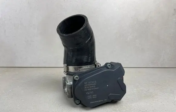 Volkswagen Jetta VI Throttle valve 06F133062Q 06F133062 1K0145838