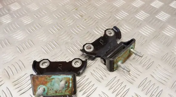 Toyota Yaris Cross Tailgate/trunk/boot hinge 6881002160