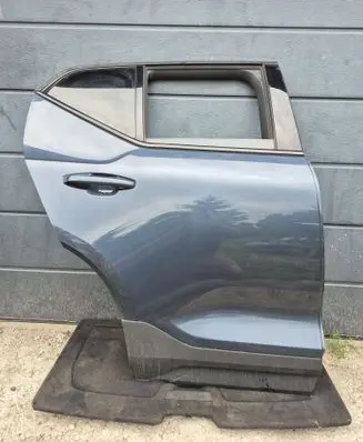 Volvo XC40 Rear door