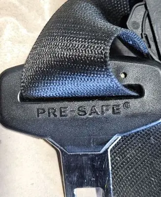 Mercedes-Benz GL X164 Front seatbelt A2518605586 2518605686 A25186056869C94
