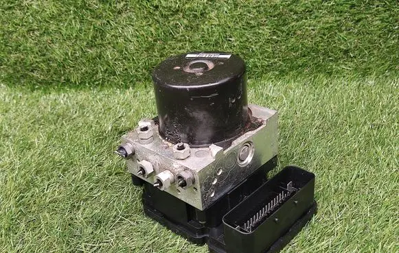 Volvo V40 ABS Pump 31317074 P31317074