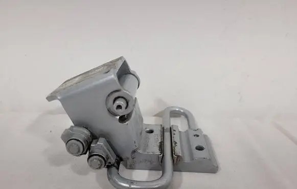 Audi A4 S4 B7 8E 8H Rear door lower hinge 8E0833412 DS150SD