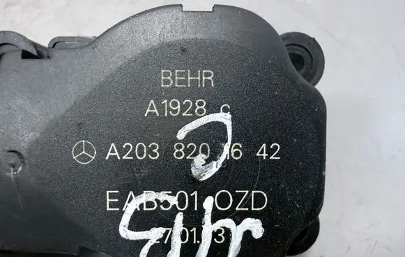 Mercedes-Benz C W203 Air flap motor/actuator A2038201642