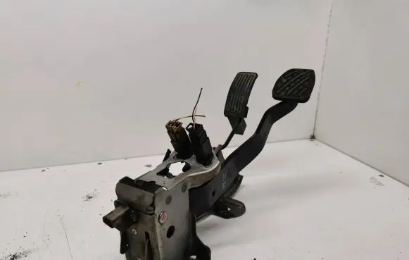 Nissan X-Trail T31 Pedal assembly 13073