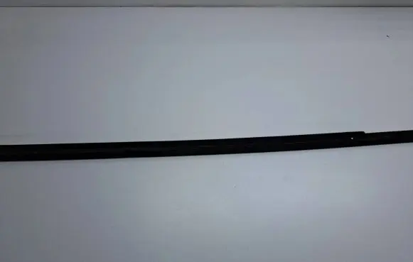 Volkswagen Golf VI Front door glass trim molding 