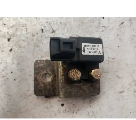 Hyundai Santa Fe Airbag deployment crash/impact sensor 95640M3110 X2T25271