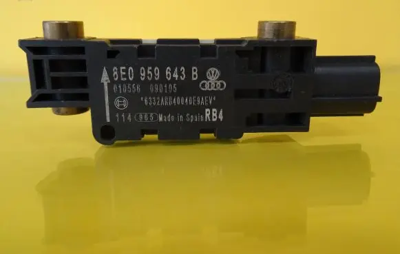 Volkswagen Touran I Airbag deployment crash/impact sensor 8E0959643B
