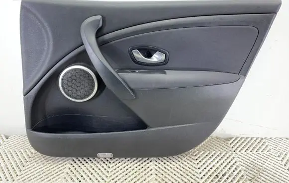 Renault Megane III Front door card panel trim