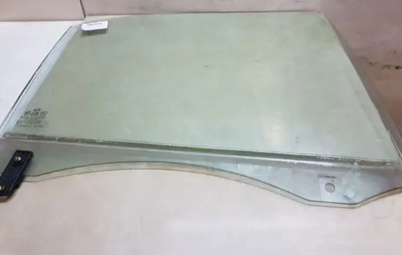 KIA Sorento Rear door window glass