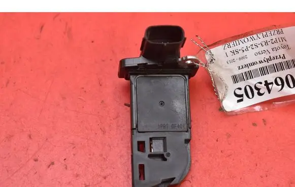 Toyota Verso-S Mass air flow meter 2220426010