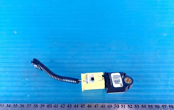 Toyota Auris 150 Airbag deployment crash/impact sensor 8983102060
