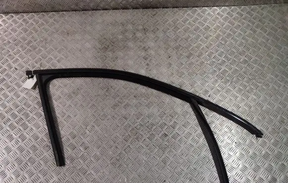 Porsche Cayenne (92A) Front door glass trim molding 7P0837432H