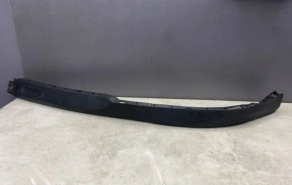 Front bumper lip