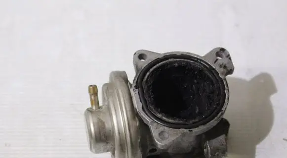 Volkswagen Polo IV 9N3 EGR valve 045131501K