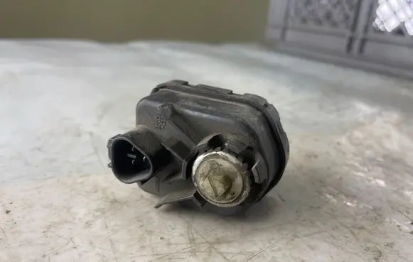 Mitsubishi Pajero Sport I Headlight level adjustment motor 3722132045