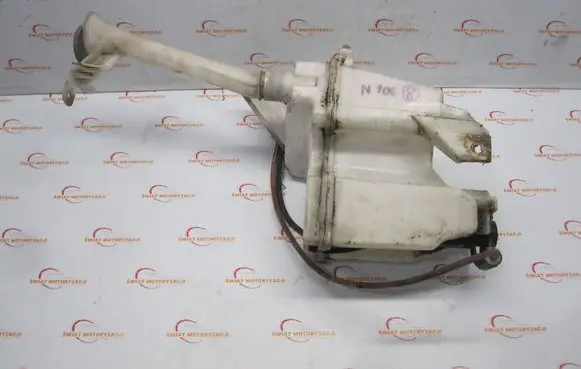 Nissan Juke I F15 Windshield washer fluid reservoir/tank 